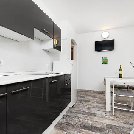 Apartman Fuer 4 Personen Ca 55 Qm In Njivice, Kvarner Bucht Krk Njivice